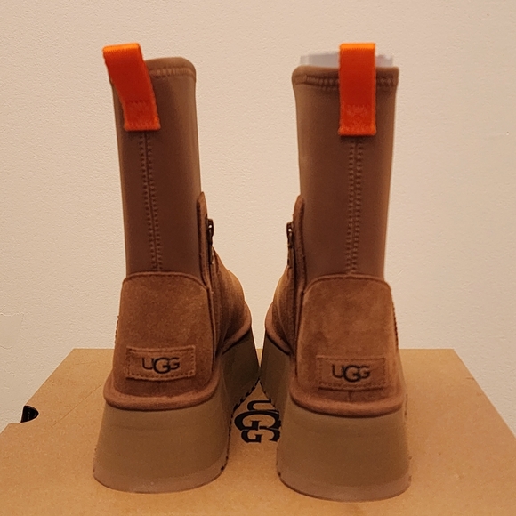 UGG - Classic Dipper (Brand new, unworn with box) Size: 7, brown suede - Picture 5 of 10